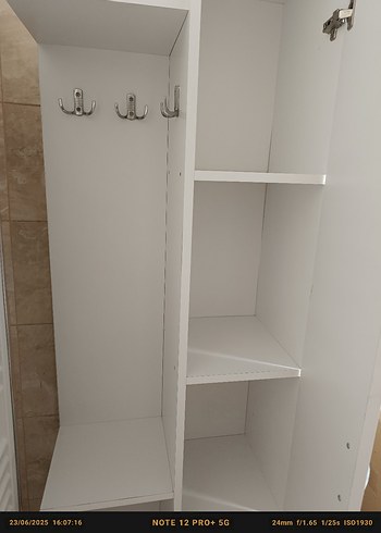 Beyaz ve Gri Dolap Düzenleyici - Görsel 3