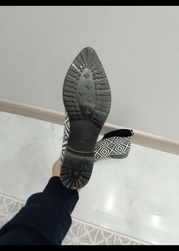 Minimalist Desenli Kadın Dolgu Topuk Ayakkabı - Görsel 3