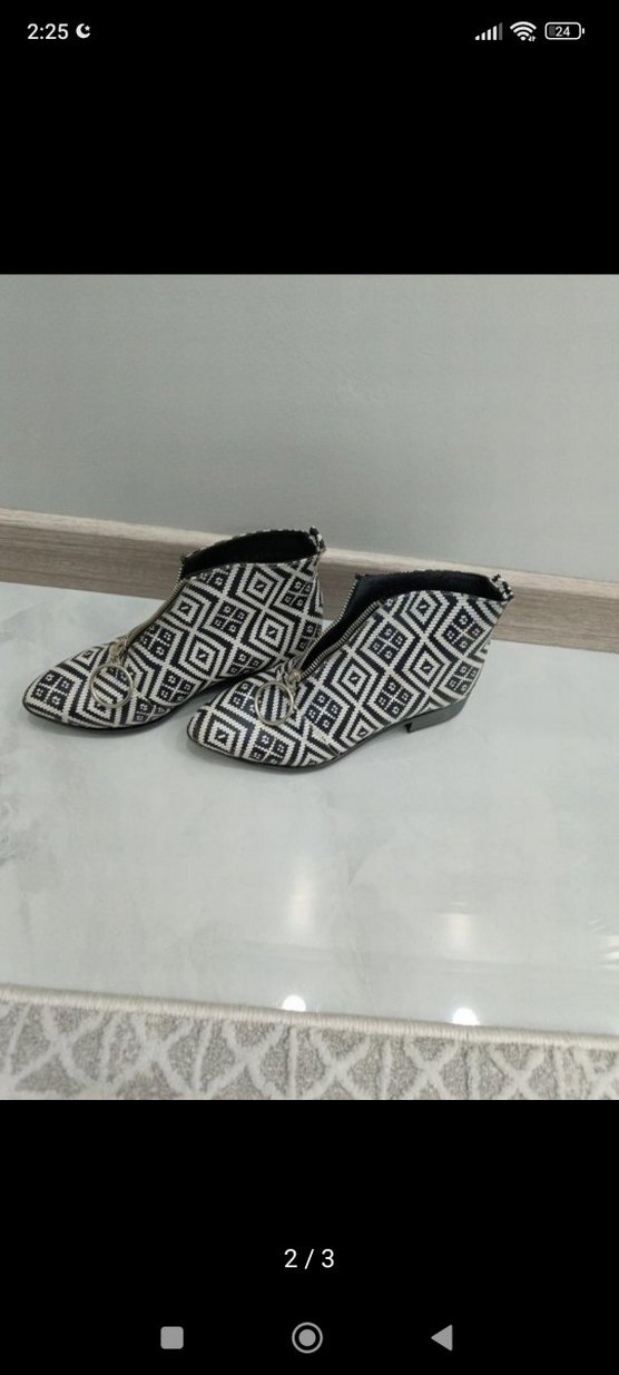 Minimalist Desenli Kadın Dolgu Topuk Ayakkabı - Görsel 2