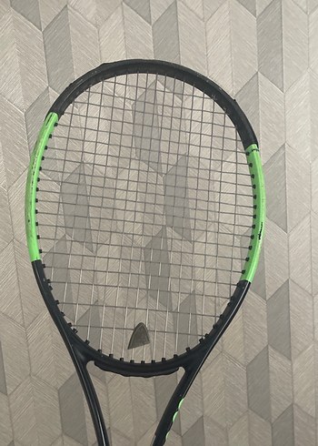 Yeşil-Koyu Tenis Raketi