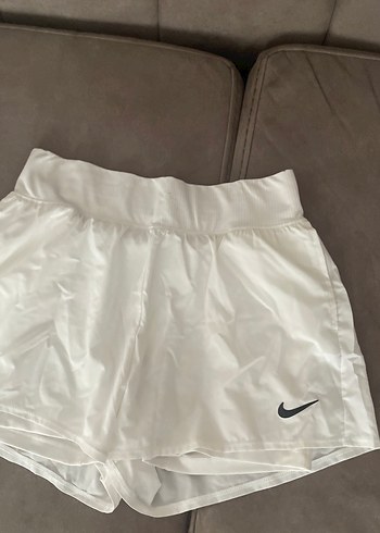 Beyaz Mini Spor Şort