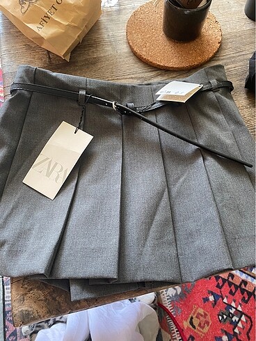 Zara etiketli pileli etek xs beden