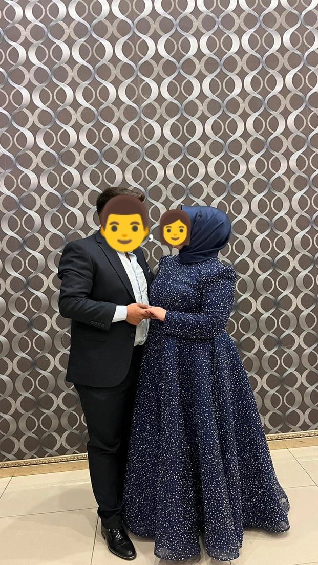 Uzun Kollu Drapeli Lacivert Desenli Tesettür Elbise - Görsel 2