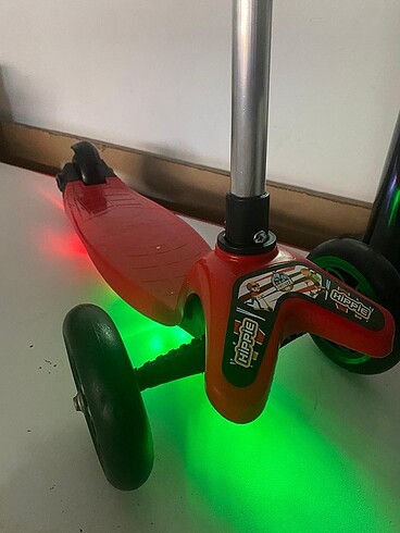Diğer Siyah led ışıklı çocuk scooter