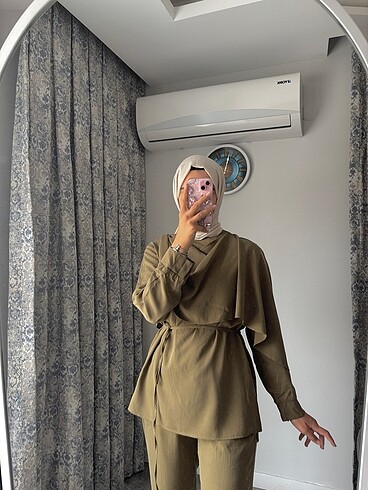 Drape yakalı takım