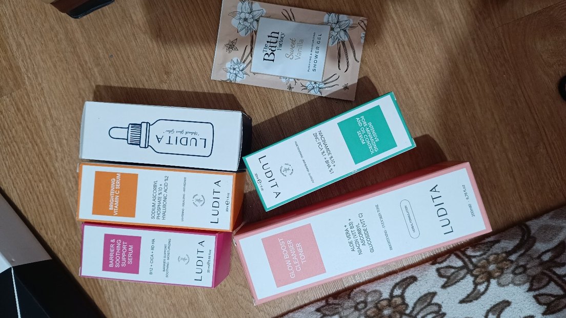 Ludita Kadın Yüz Temizleyici Seti - Görsel 2