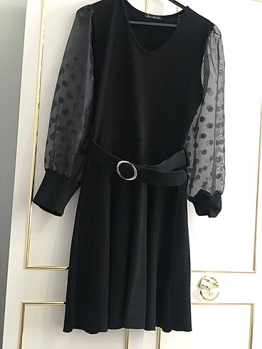 Puantiyeli siyah elbise