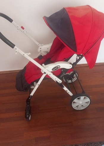 Kırmızı Bebek Arabası