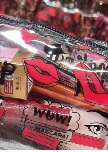 Parlak Kırmızı Pop Kültür Kadın Makyaj Çantası