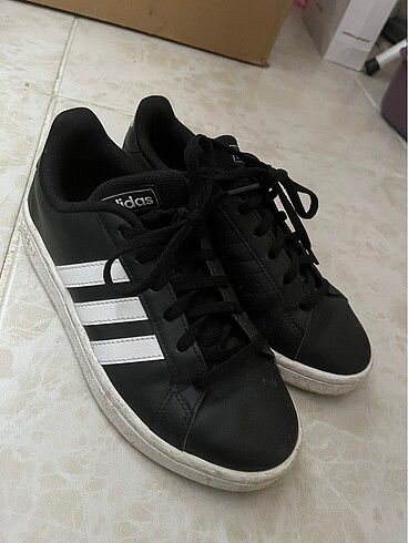 Adidas spor ayakkabı