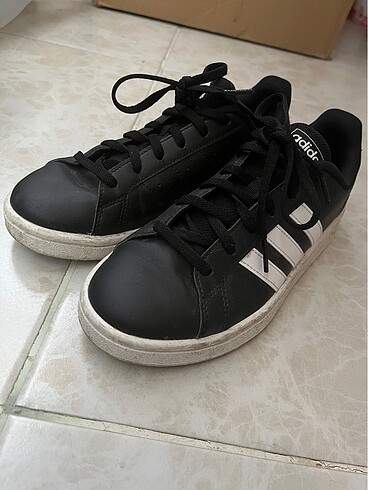 36,5 Beden Adidas spor ayakkabı