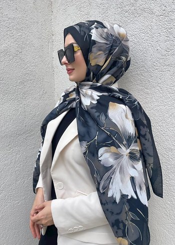 Siyah Çiçek Desenli Soft Pamuk Şal