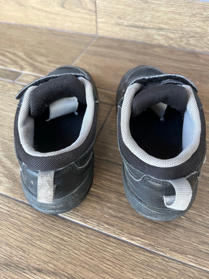 Nike Erkek Çocuk Siyah Cırtlı Spor Ayakkabı - Görsel 3