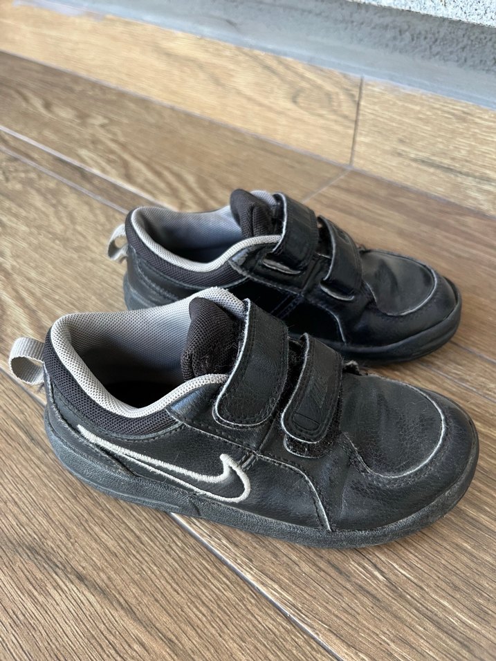 Nike Erkek Çocuk Siyah Cırtlı Spor Ayakkabı - Görsel 2