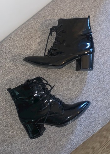 Siyah Rugan Bağcıklı Gotik Kadın Bot