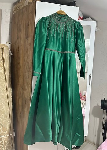 Uzun Kollu Yeşil Nakışlı Vintage Elbise