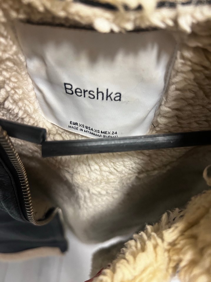 BERSHKA Kürklü Siyah Deri Kadın Ceket - Görsel 3