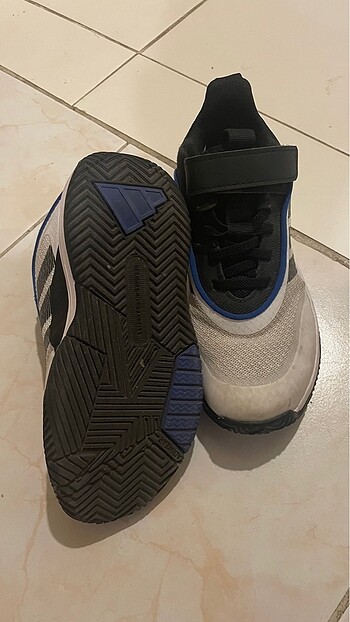 29 Beden beyaz Renk Adidas erkek çocuk ayakkabısı 29