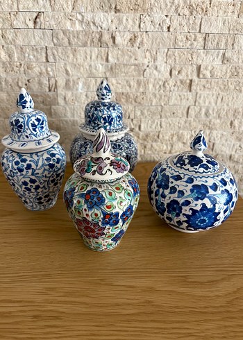  Beden Mavi Desenli Kapaklı Vazo veya Küp