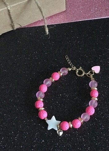 TOZ PEMBE KALP FİGÜR GOLD BİLEKLİK 