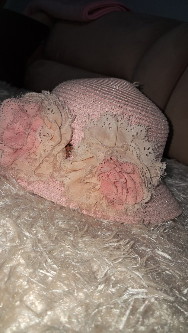 Pembe Nakışlı Fırfırlı Kız Çocuk Şapkası - Görsel 3