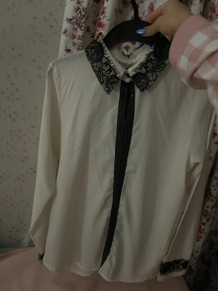 sırt dekolteli dantelli beyaz gömlek - Görsel 3