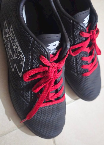 orjinal LOTTO Erkek Kırmızı Bağcıklı halı saha ayakkabi 39 num. - Görsel 3