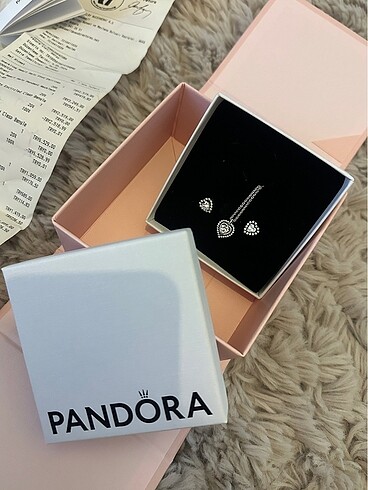Beden Pandora hiç kullanılmamış fişleri ile birlikte