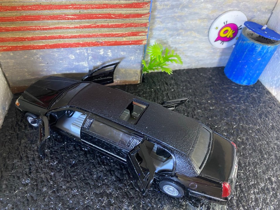 Kara Renkli Oyuncak Araba - Görsel 5