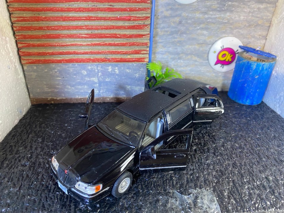 Kara Renkli Oyuncak Araba - Görsel 4