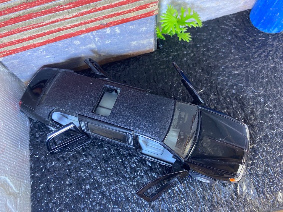 Kara Renkli Oyuncak Araba - Görsel 2