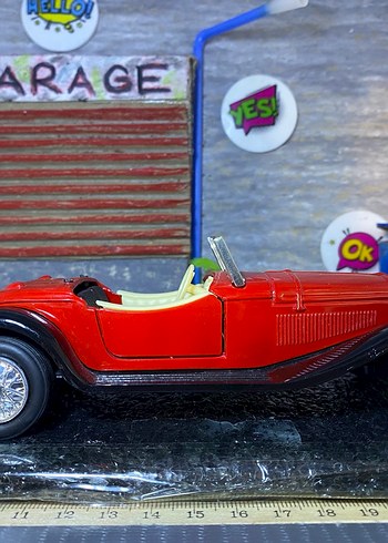 Klasik Kırmızı Oyuncak Araba - Görsel 2