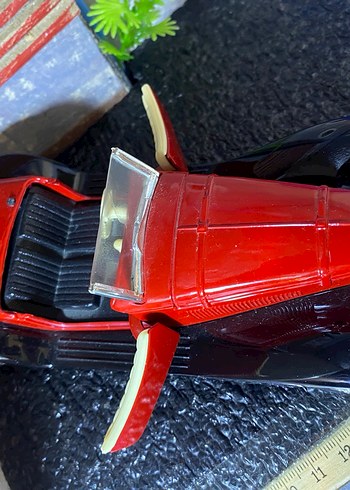 Klasik Kırmızı Oyuncak Araba - Görsel 5