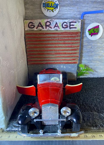 Klasik Kırmızı Oyuncak Araba - Görsel 4