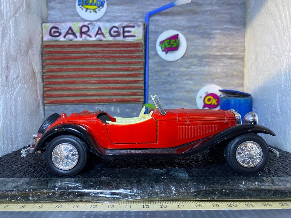 Klasik Kırmızı Oyuncak Araba - Görsel 2