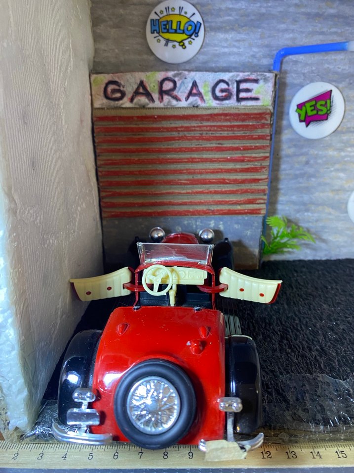 Klasik Kırmızı Oyuncak Araba - Görsel 3