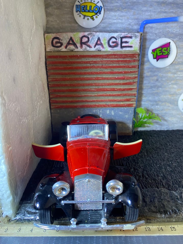 Klasik Kırmızı Oyuncak Araba - Görsel 4