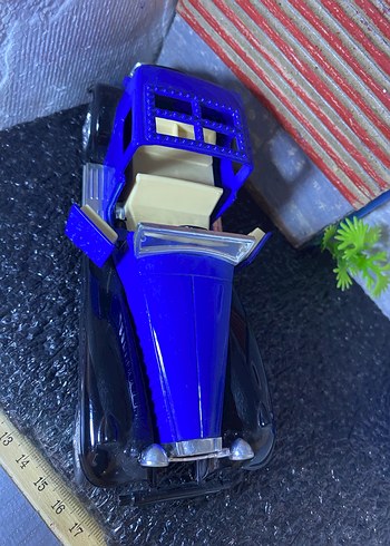 Mavi oyuncak klasik araba modeli - Görsel 3