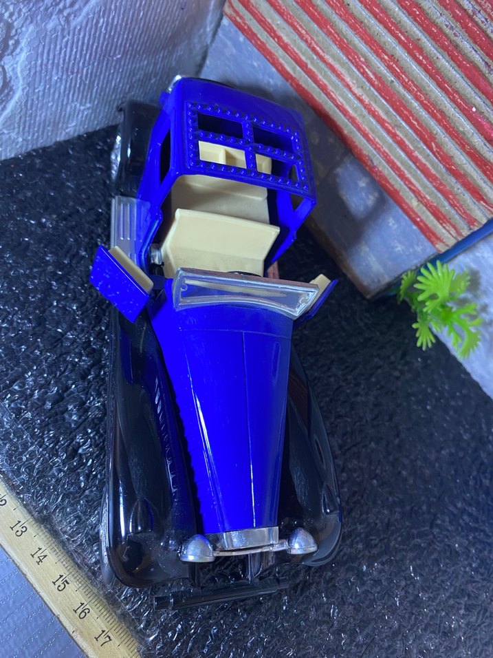 Mavi oyuncak klasik araba modeli - Görsel 3