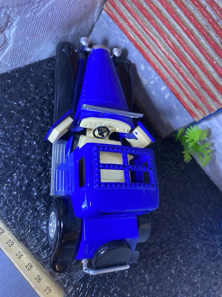 Mavi oyuncak klasik araba modeli - Görsel 4