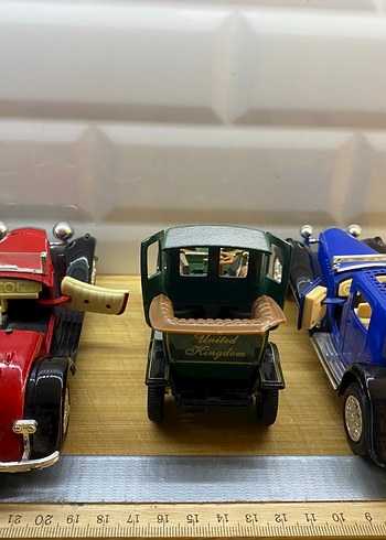 Renkli Retro Oyuncak Arabalar Seti - Görsel 2