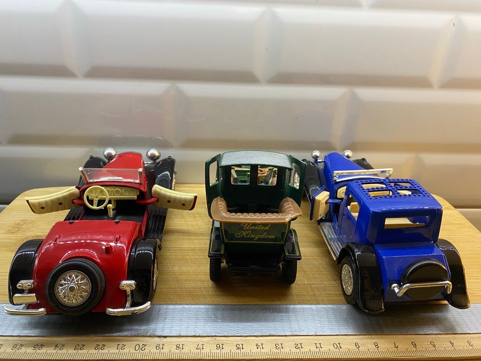 Renkli Retro Oyuncak Arabalar Seti - Görsel 2