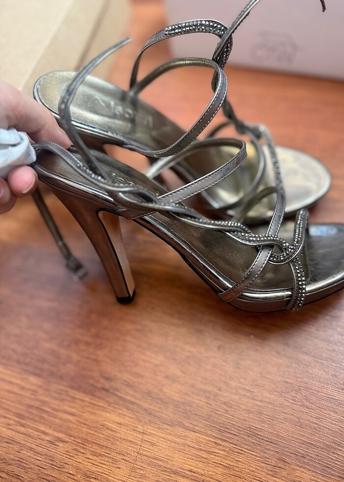 Topuklu ayakkabı - Görsel 2