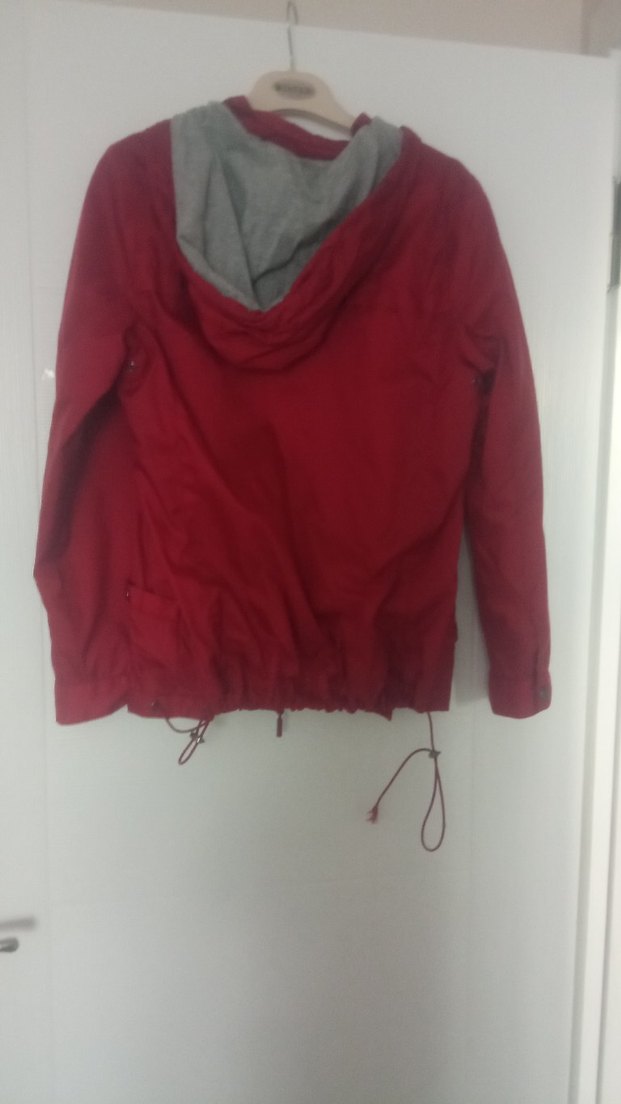 Düğmeli ve fermuarlı Kırmızı Midi Yağmurluk - Görsel 2