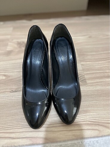 İnce topuklu stiletto