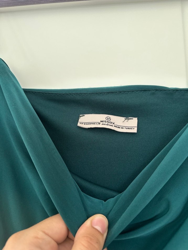 Yeşil Drapeli Uzun Askılı Abiye Elbise - Görsel 4