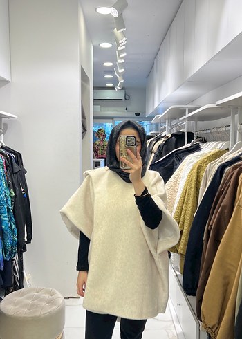 Beyaz Kadın Boğazlı Midi Panço