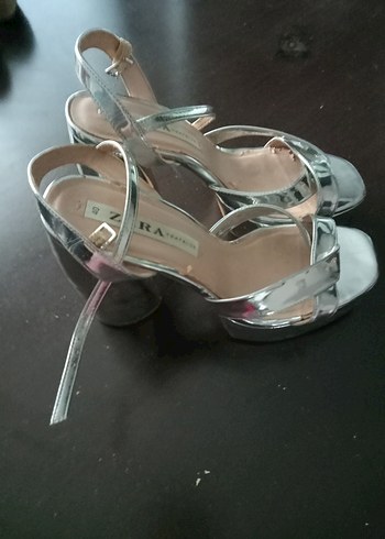 Zara Gri Metalik Platform Topuklu Kadın Ayakkabısı