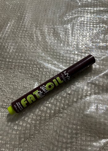 NYX Profesyonel Fat Oil ruj