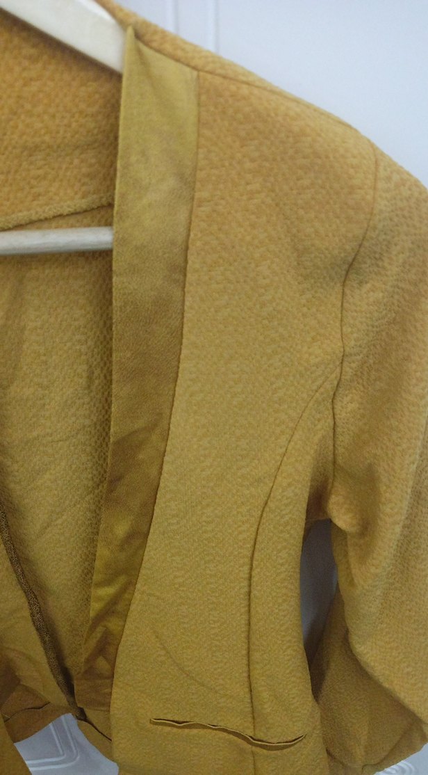 Düğmeli Sarı Midi Ceketi - Görsel 3